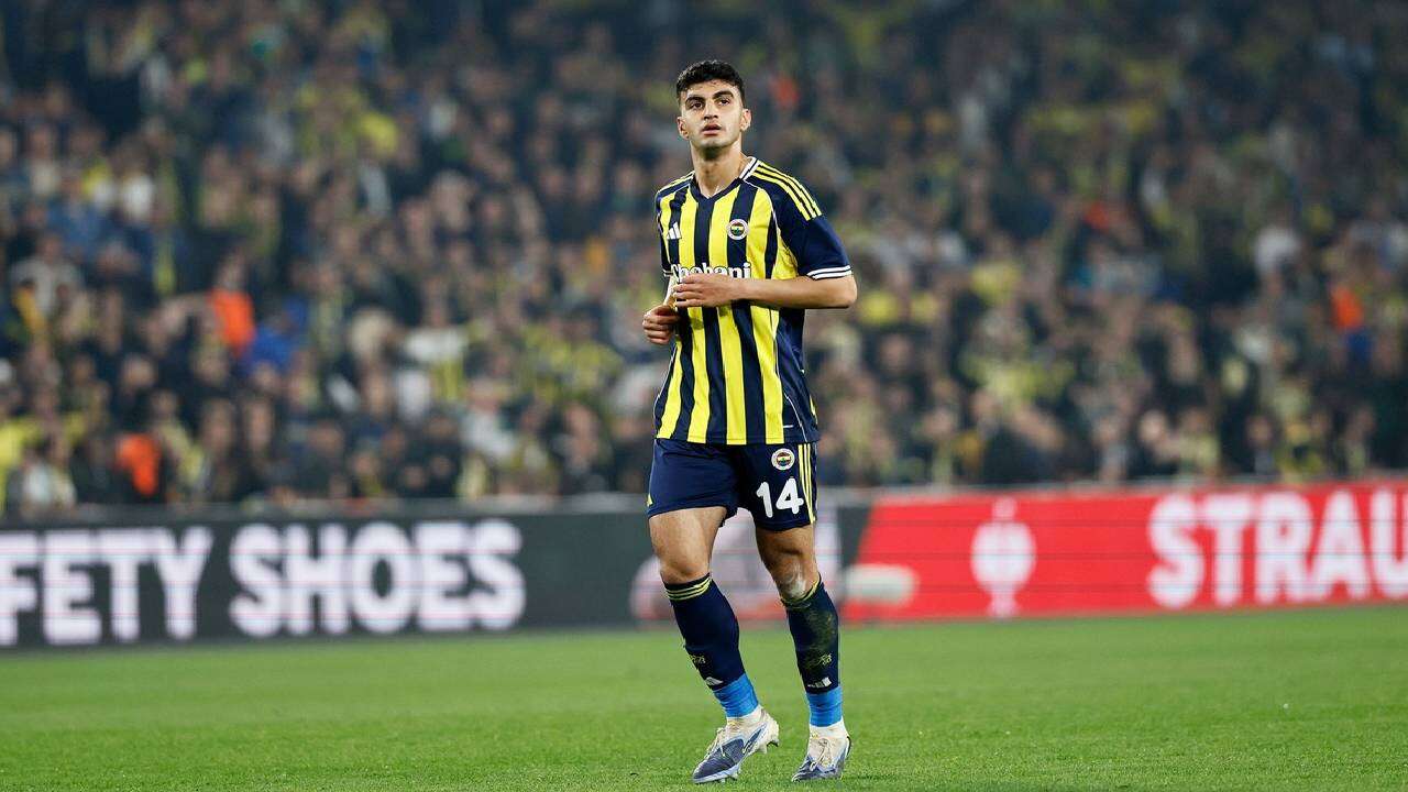 Fenerbahçe'de İsmail Kartal kararını açıkladı: 6 milyon euroluk yıldızına Prag karşısında ilk şans, hiç düşünmeden kabul etti! 5